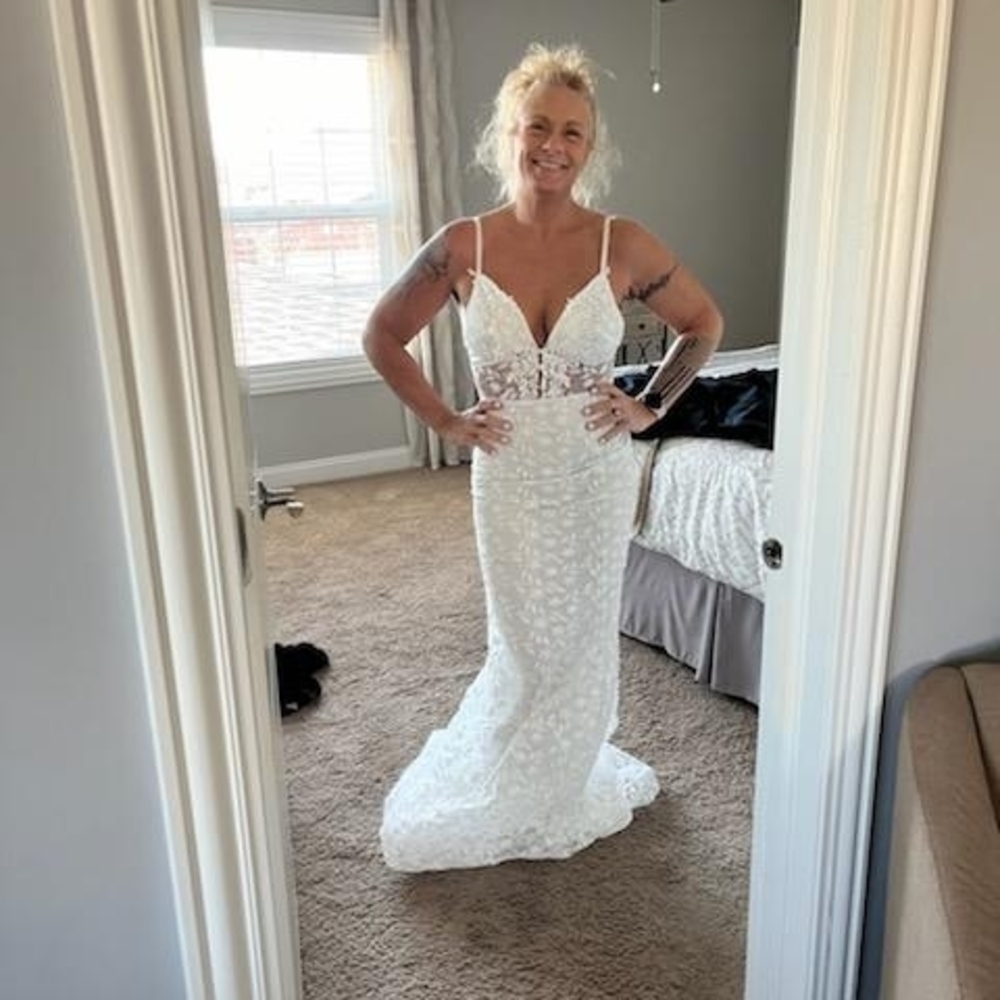 Elegant White Lace Wedding Dress